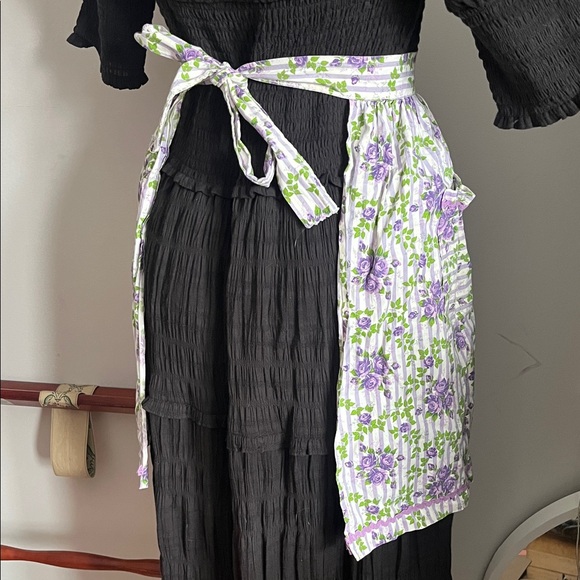 Vintage Purple Roses Apron 🌹 - Picture 2 of 5